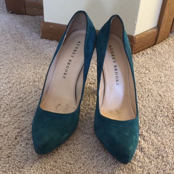 teal color pumps